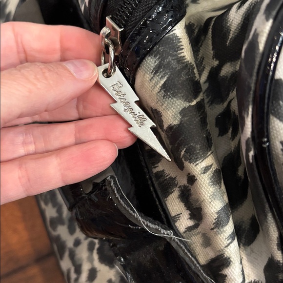 Y2K Vintage Betsey Johnson Leopard Print rolling duffle bag/ carry-on - Picture 3 of 17